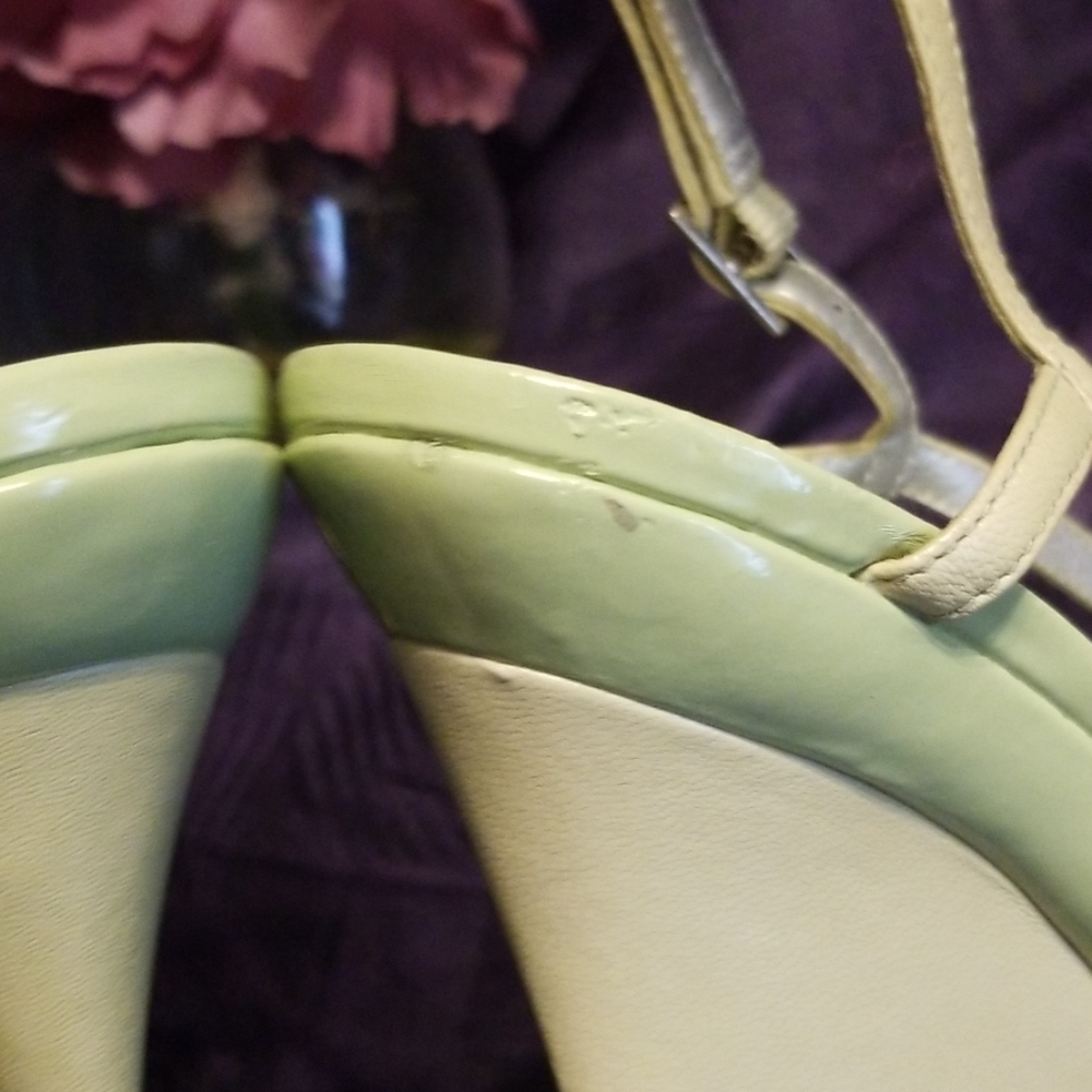 Shoes: Sandals - Picture 3 of 7